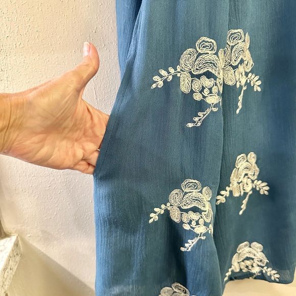 Altar'd State - Blue & White Floral‎ Mini Dress Flowy - Picture 15 of 16